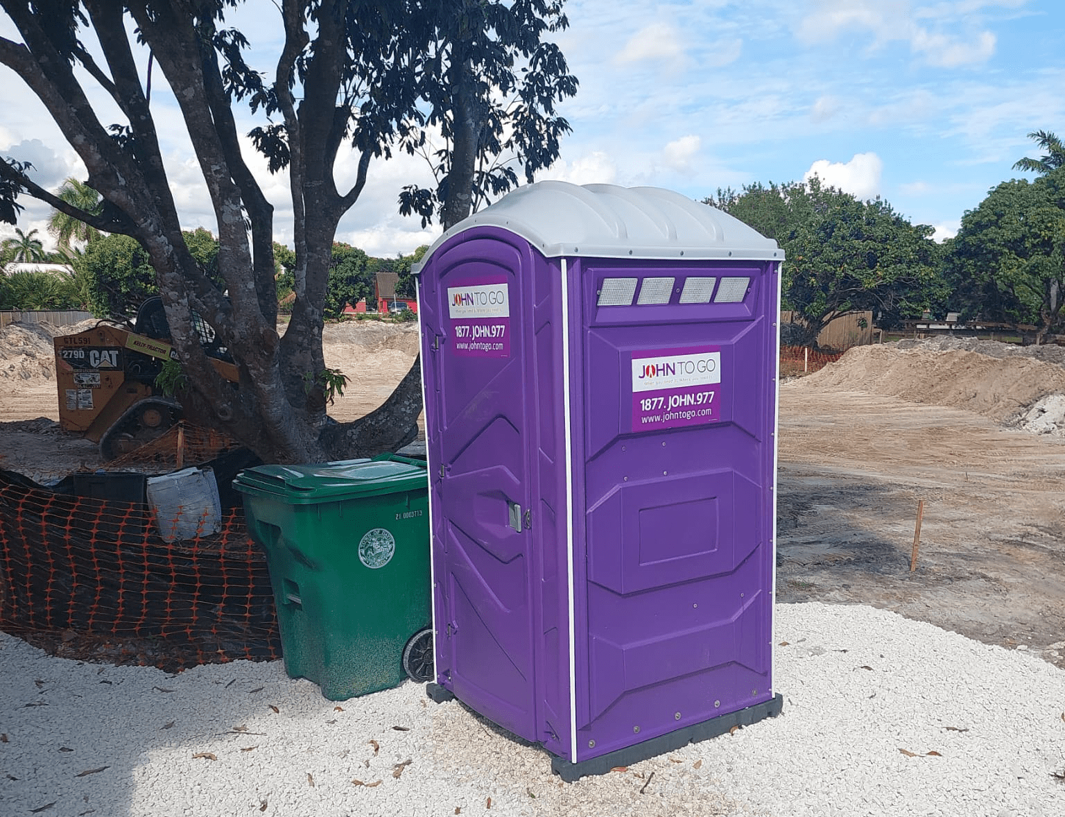 Porta potty rental near Garden City for workers and guests