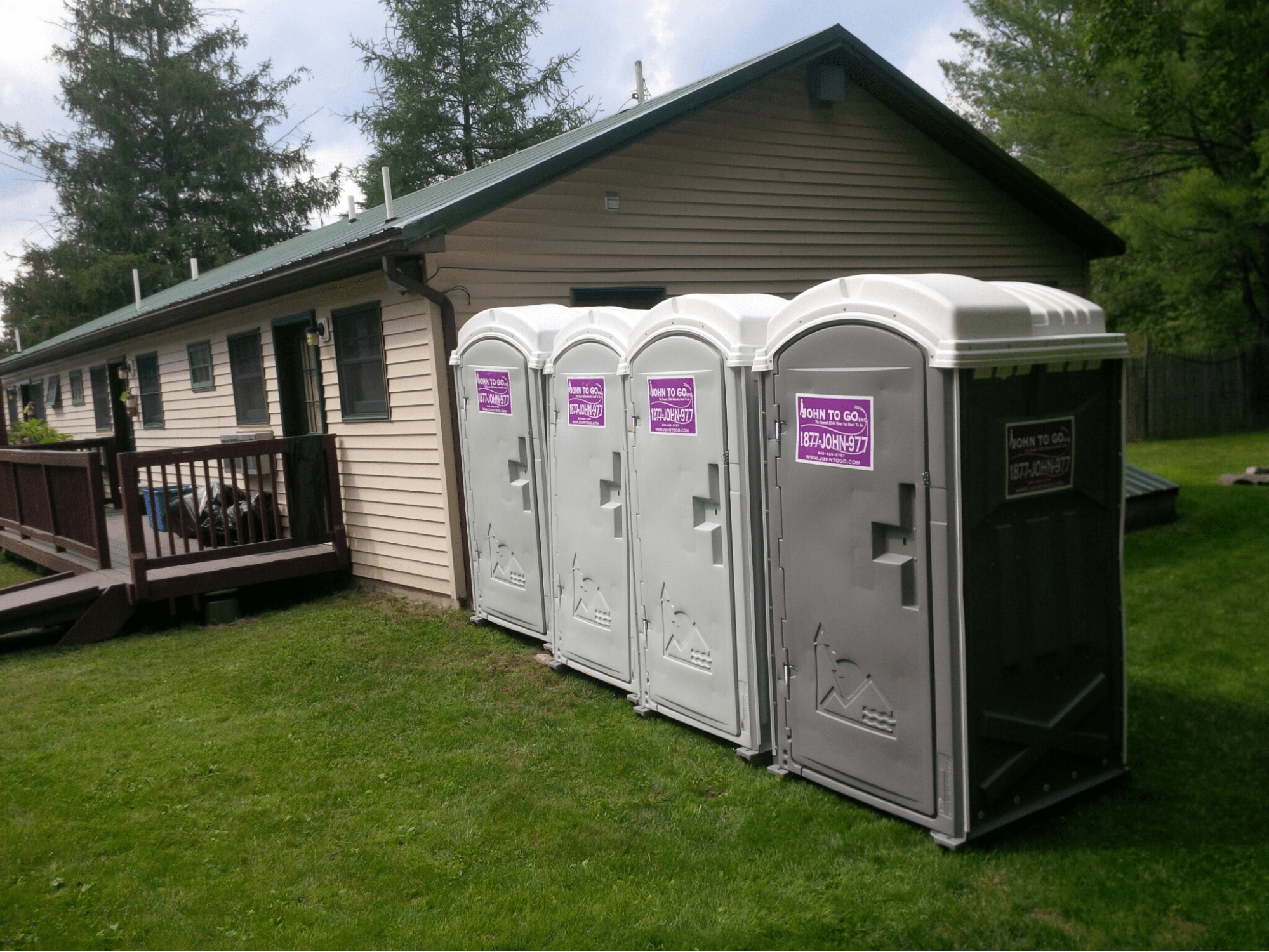 restroom rentals near Islip